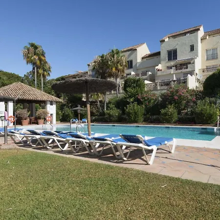 Apartment Vacation Los Pinos: Elegant Golf Retreat Near Puerto Banus Marbella