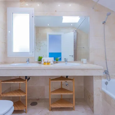 Apartment Vacation Los Pinos: Elegant Golf Retreat Near Puerto Banus